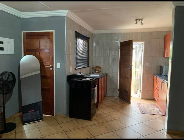 2 BEDROOM HOUSE FOR SALE IN VANDERBIJLPARK CE 3